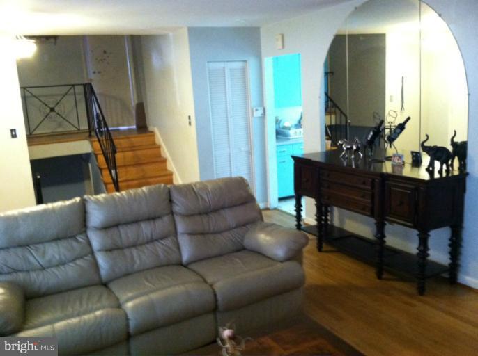 1111 Kathryn Road Silver Spring, MD 20904 - Photo 12 of 29 Living Room