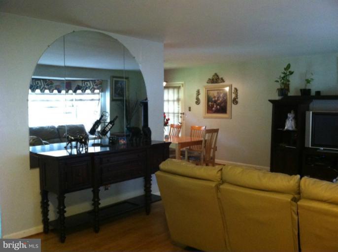 1111 Kathryn Road Silver Spring, MD 20904 - Photo 19 of 29 Living Room