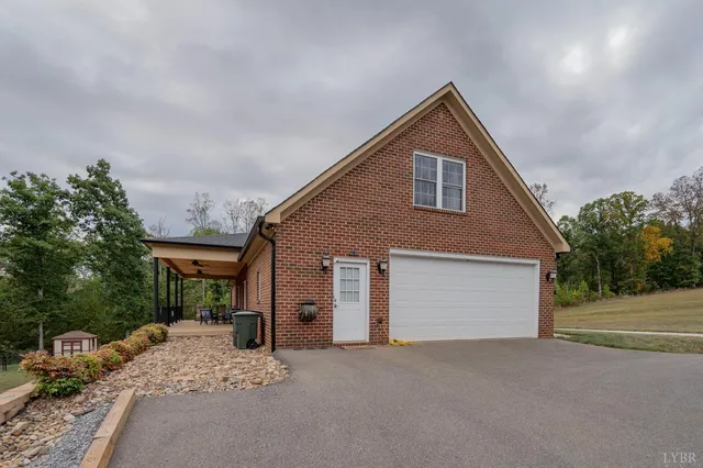 a view of a yard in a lake