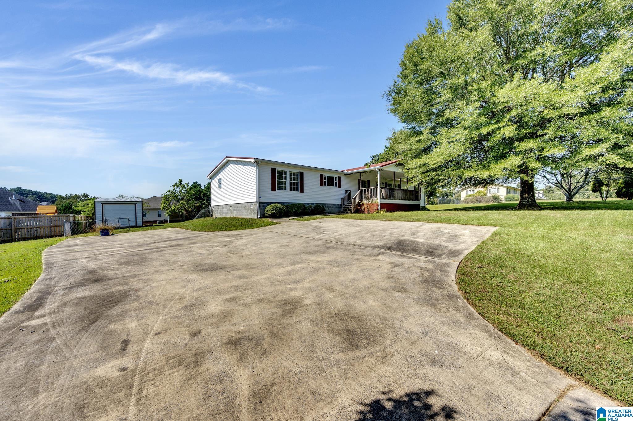 2095 Mahaffey Road Kimberly, AL 35091 - Photo 3 of 36