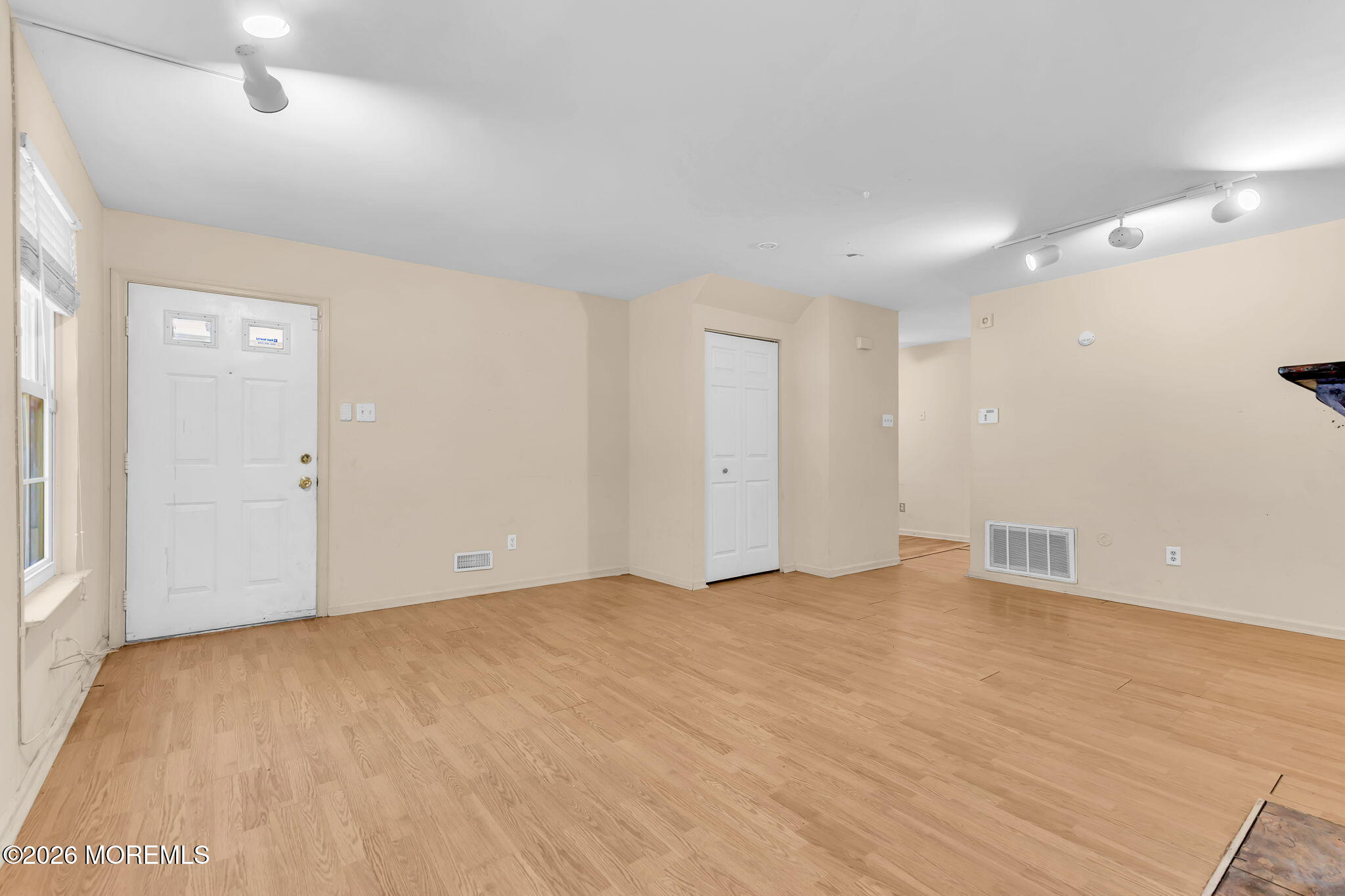 1806 Huntingdon Mews Clementon, NJ 08021 - Photo 3 of 25 7-web-or-mls-DSC08508