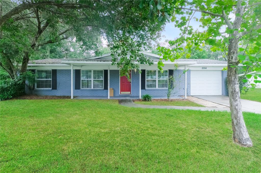 a view of a house with backyard porch and garden