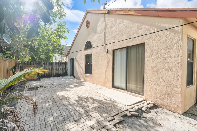 a view of a back yard of the house