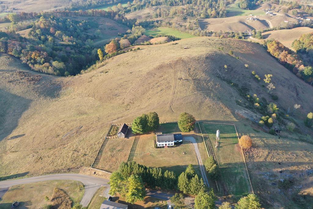 881 Reeds Valley Road Castlewood, VA 24224 - Photo 2 of 24 Gallery Image 2