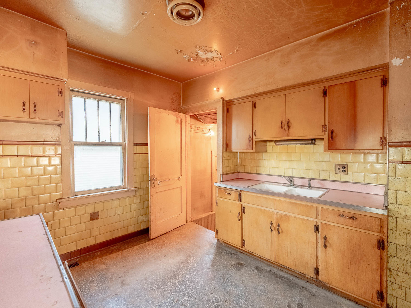 867 Church Road Aurora, IL 60505 - Photo 5 of 12 a bathroom with a granite countertop sink mirror and a bathtub