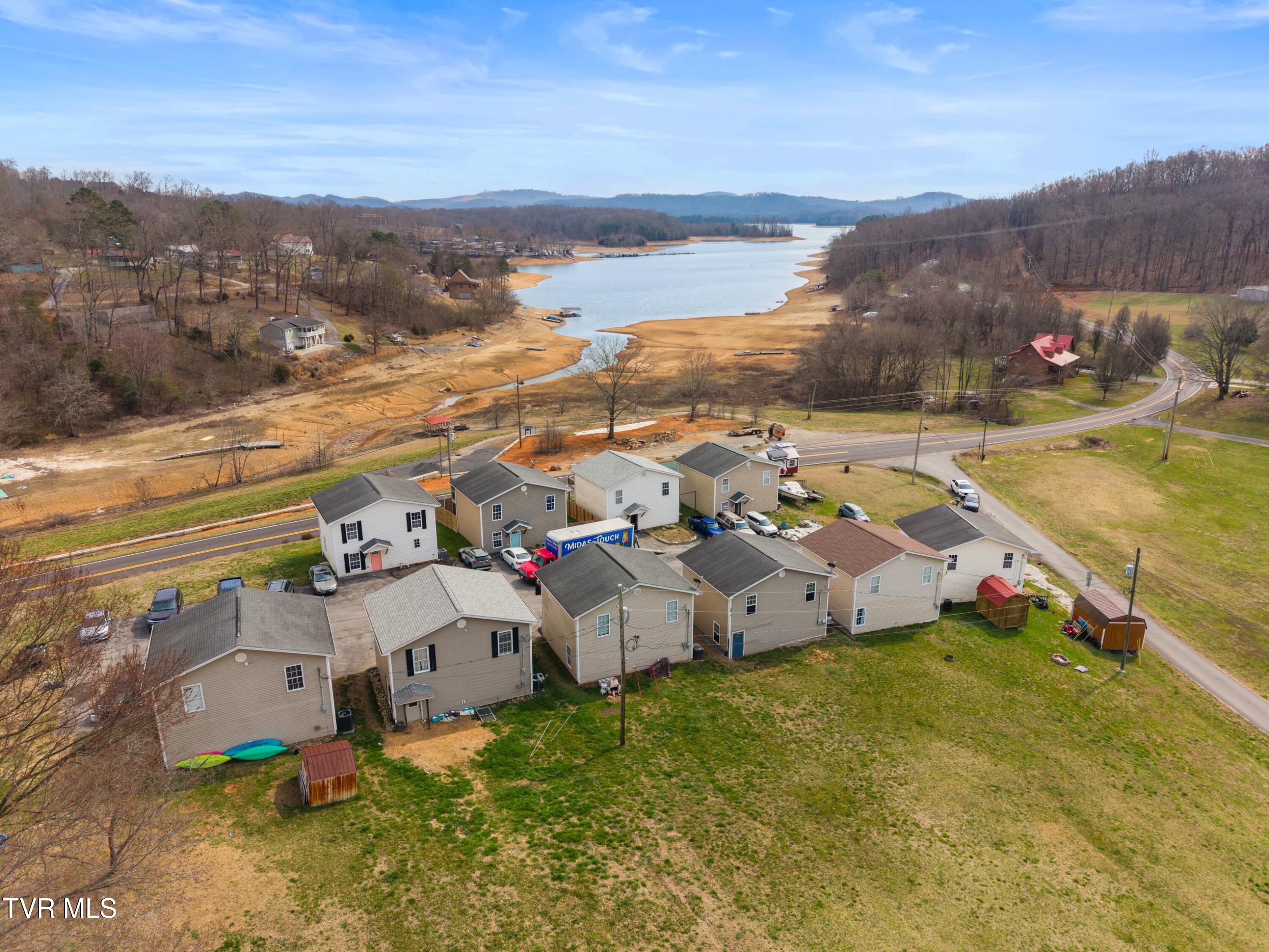 196 Roberts Ridge Rutledge, TN 37861 - Photo 12 of 39 006-196RobertsRidge-Rutledge-TN-37861-SM