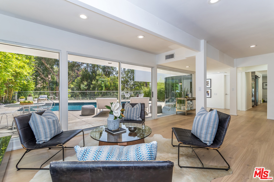 2557 Greenvalley Road Los Angeles, CA 90046 - Photo 16 of 54