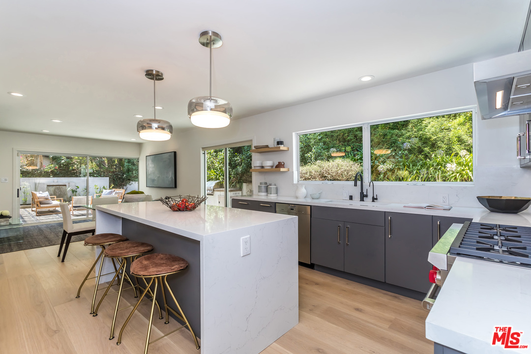 2557 Greenvalley Road Los Angeles, CA 90046 - Photo 17 of 54