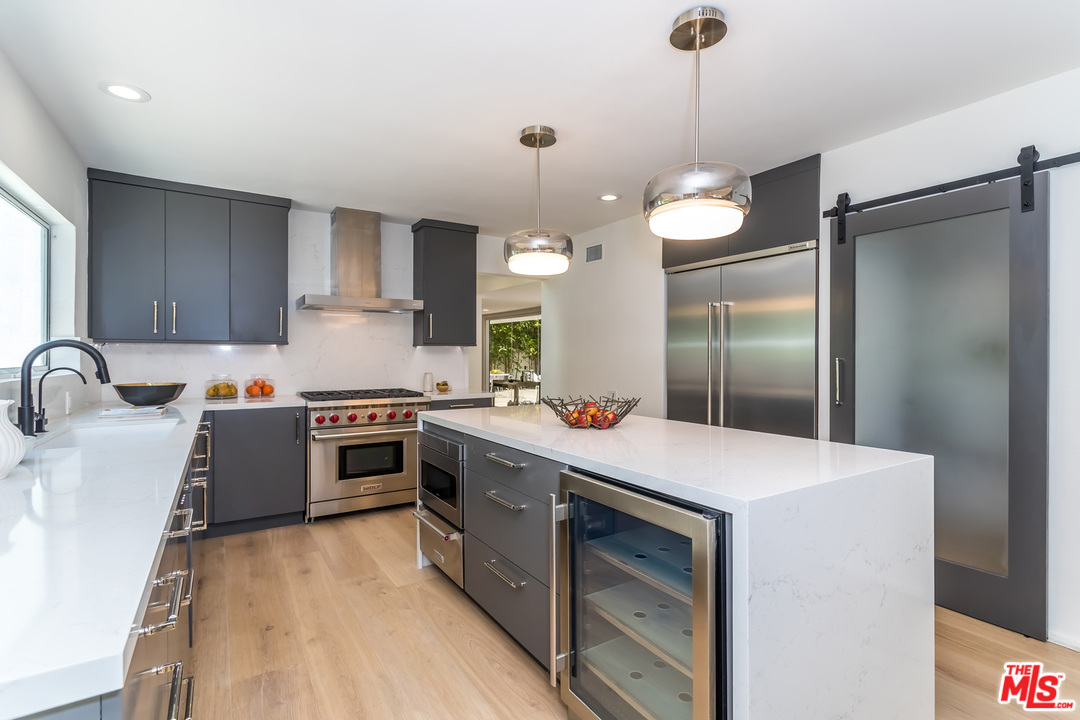 2557 Greenvalley Road Los Angeles, CA 90046 - Photo 18 of 54