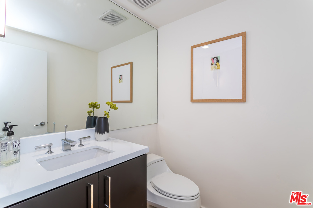 2557 Greenvalley Road Los Angeles, CA 90046 - Photo 23 of 54