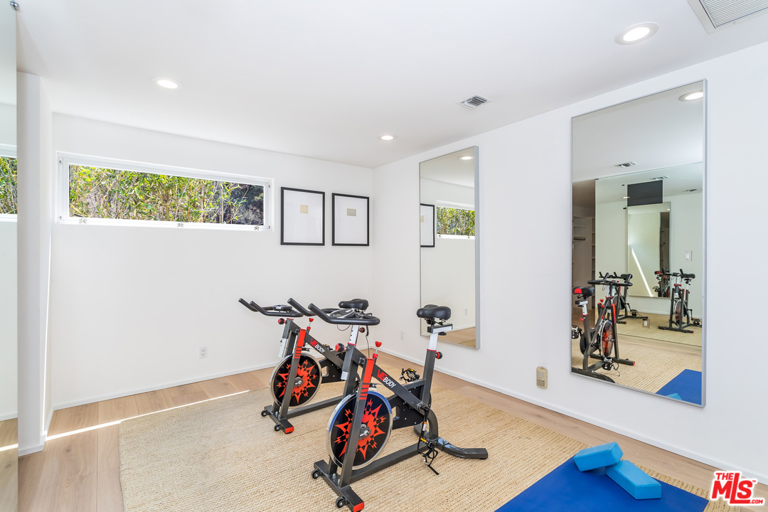 2557 Greenvalley Road Los Angeles, CA 90046 - Photo 32 of 54