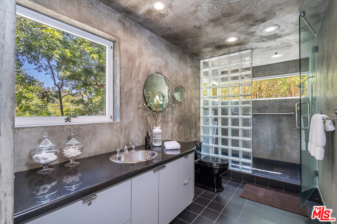 2557 Greenvalley Road Los Angeles, CA 90046 - Photo 33 of 54