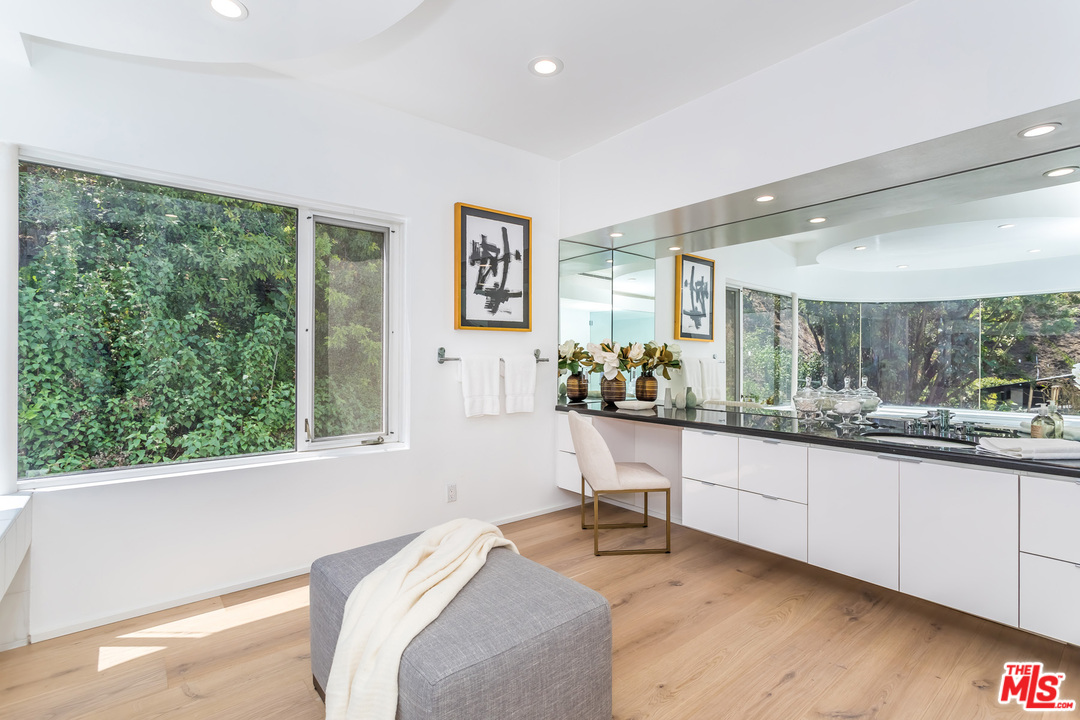 2557 Greenvalley Road Los Angeles, CA 90046 - Photo 34 of 54