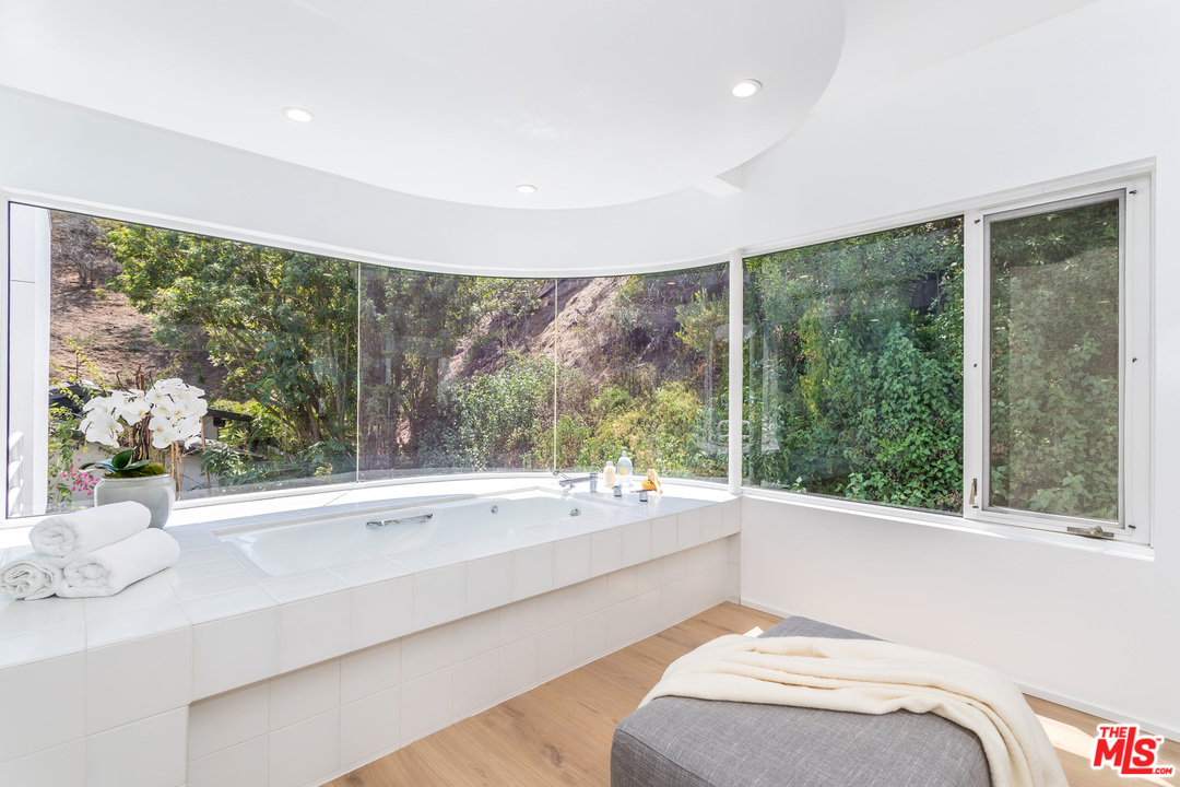 2557 Greenvalley Road Los Angeles, CA 90046 - Photo 35 of 54