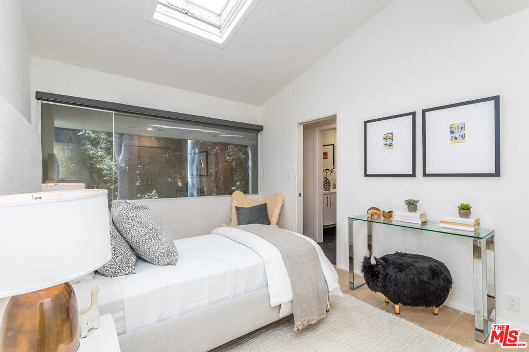 2557 Greenvalley Road Los Angeles, CA 90046 - Photo 41 of 54