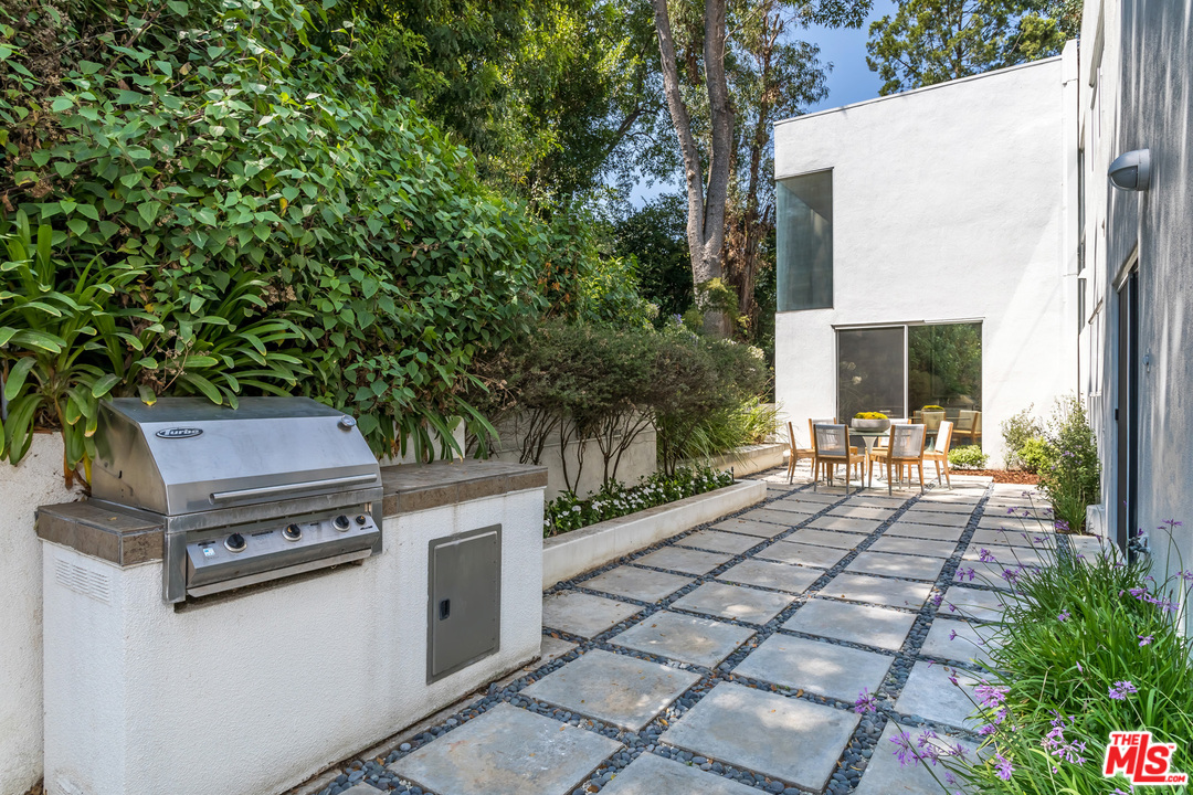 2557 Greenvalley Road Los Angeles, CA 90046 - Photo 46 of 54