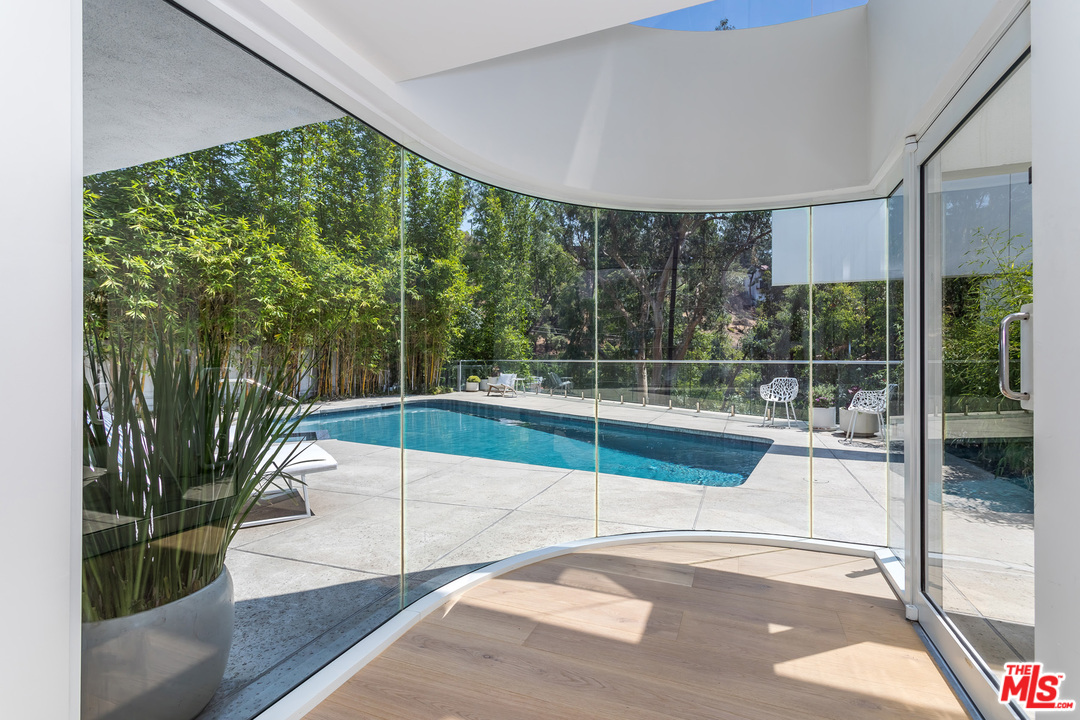 2557 Greenvalley Road Los Angeles, CA 90046 - Photo 8 of 54