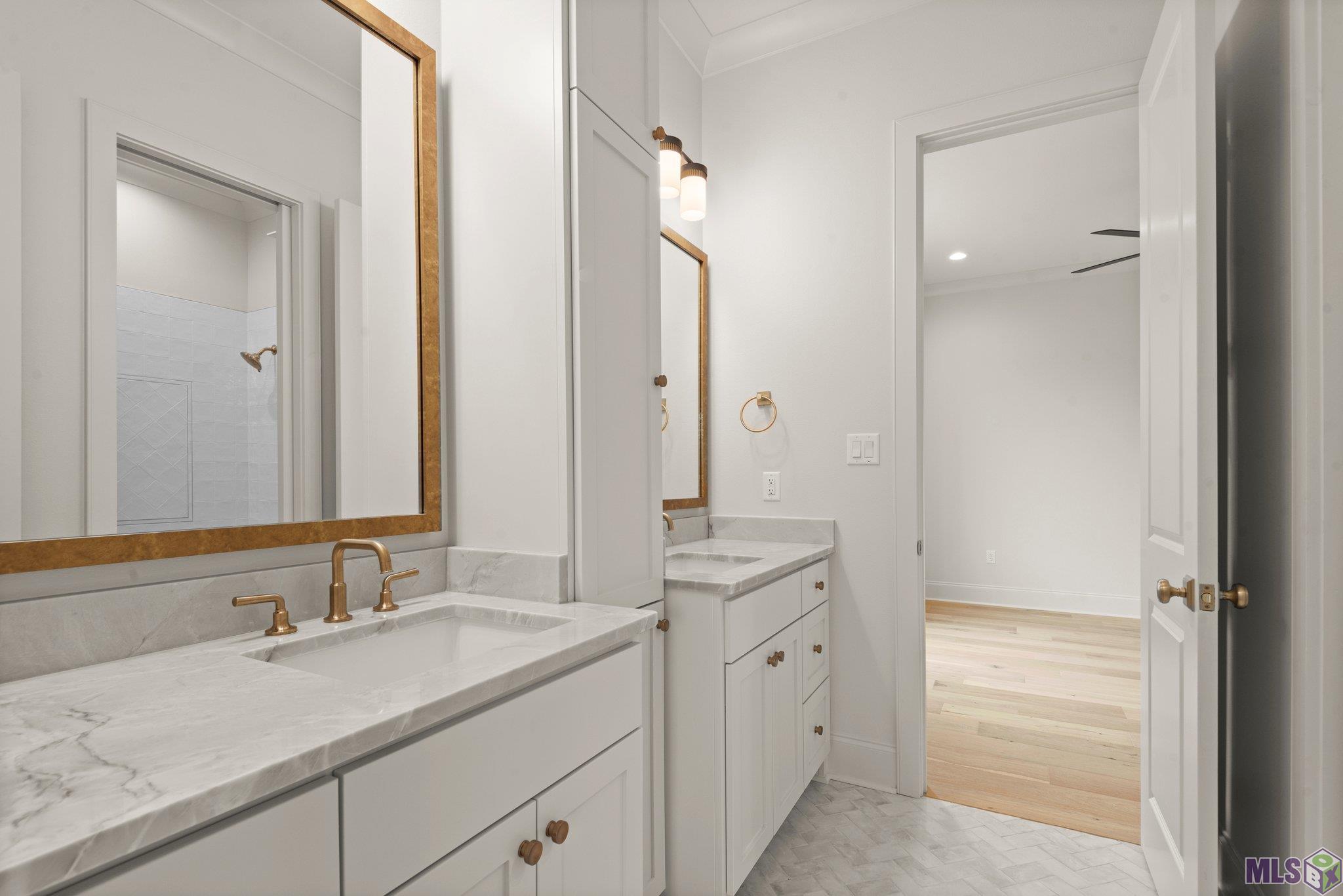 7208 Adelia Lane Baton Rouge, LA 70806 - Photo 28 of 47 Upstairs Jack and Jill bathroom