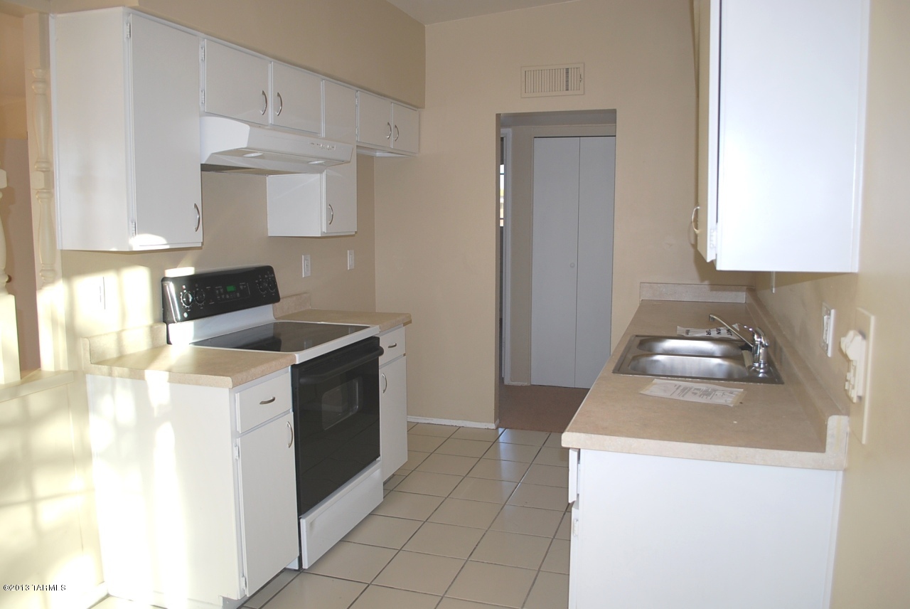 3130 South Prudence Road Tucson, AZ 85730 - Photo 6 of 9