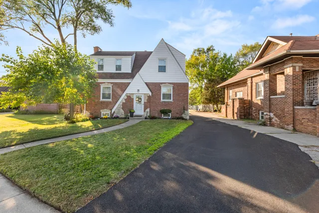 $547,300 | 8464 Gross Point Road, Skokie, IL 60077