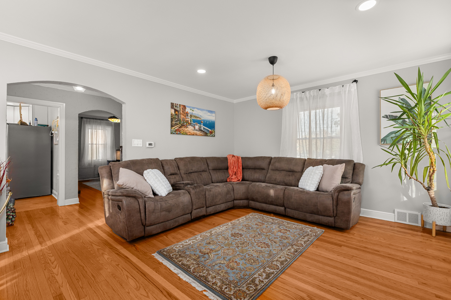 8464 Gross Point Road Skokie, IL 60077 - Photo 4 of 34