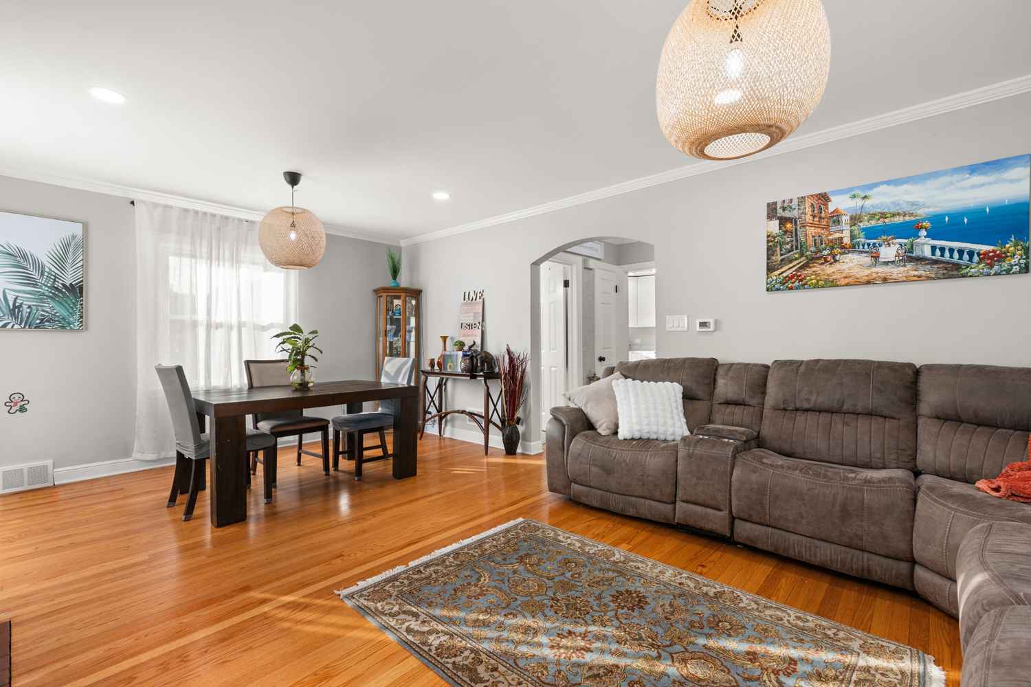 8464 Gross Point Road Skokie, IL 60077 - Photo 5 of 34