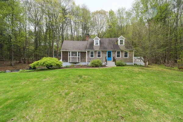 $855,000 | 12 Hemlock Road, Kensington, NH 03833