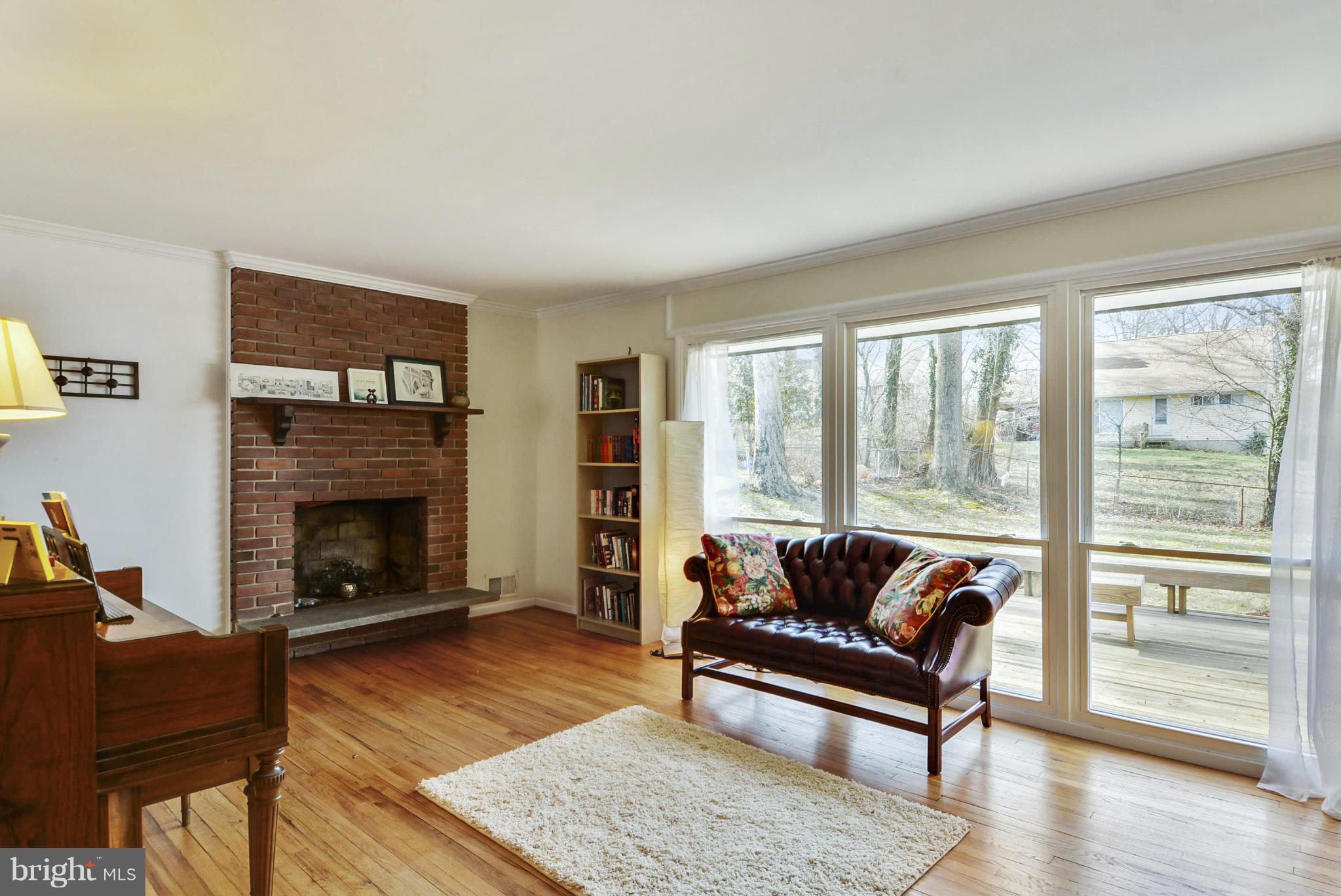 809 Brice Road Rockville, MD 20852 - Photo 4 of 20 Living Room
