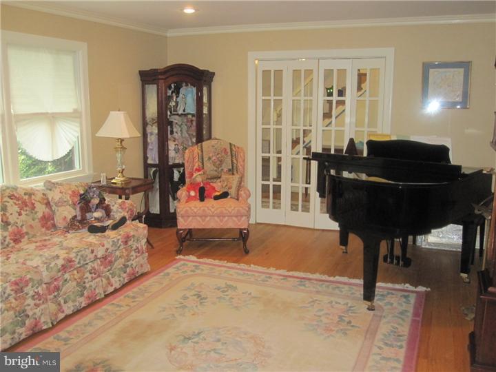 303 Kresson Road Voorhees, NJ 08043 - Photo 7 of 24 Living Room