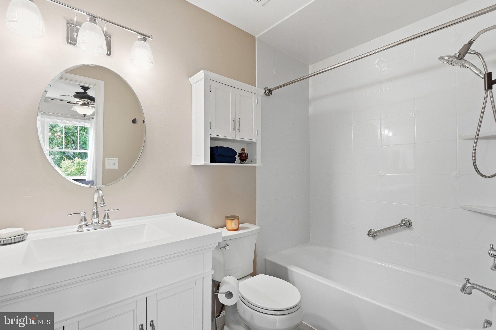 3934 9th Road South Arlington, VA 22204 - Photo 12 of 24 ... an updated ensuite bath.