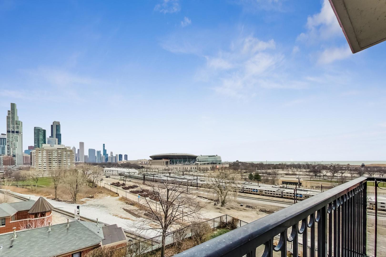 1717 South Prairie Avenue, Unit 802 Chicago, IL 60616 - Photo 6 of 33 a view of a city