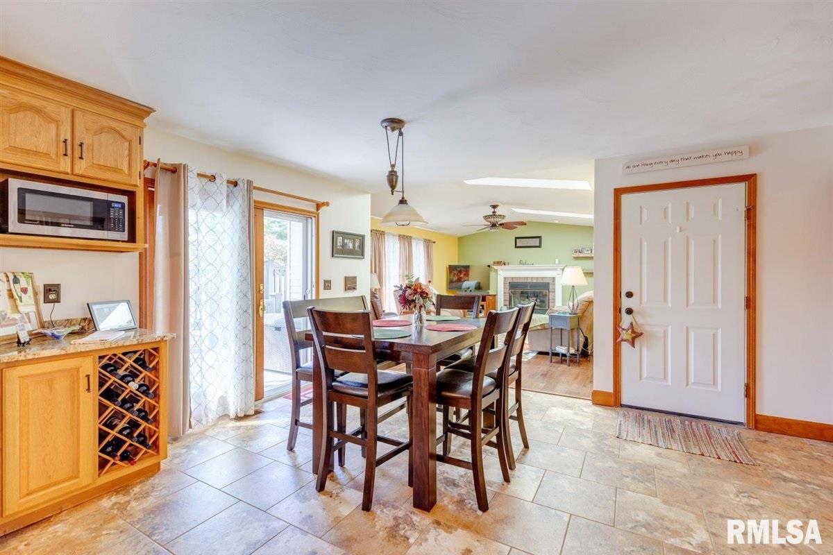 3121 Red Bud Lane Springfield, IL 62712 - Photo 4 of 39 Gallery Image 4