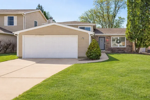 $550,000 | 1500 Pershing Avenue, Wheaton, IL 60189