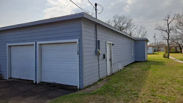 $850 | 1708 West 5th Street, Freeport, TX 77541