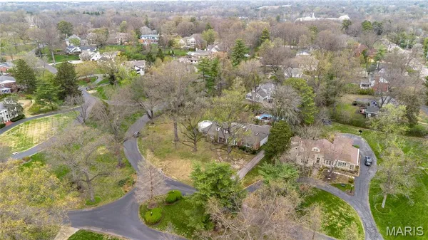 $869,000 | 58 Frontenac Estates Drive, Frontenac, MO 63131