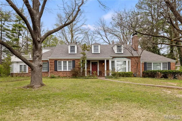 $869,000 | 58 Frontenac Estates Drive, Frontenac, MO 63131