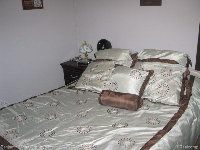 24636 Roxana Avenue Eastpointe, MI 48021 - Photo 5 of 10 MASTER