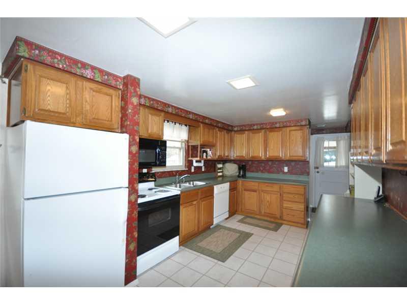 1438 Prospect Road Baldwin, PA 15227 - Photo 4 of 15 Kitchen.