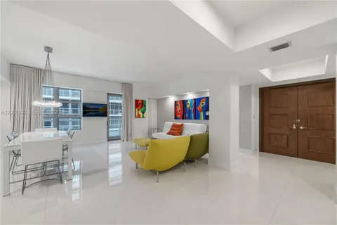 $1,595,000 | 3739 Collins Avenue, Unit N503, Miami Beach, FL 33140