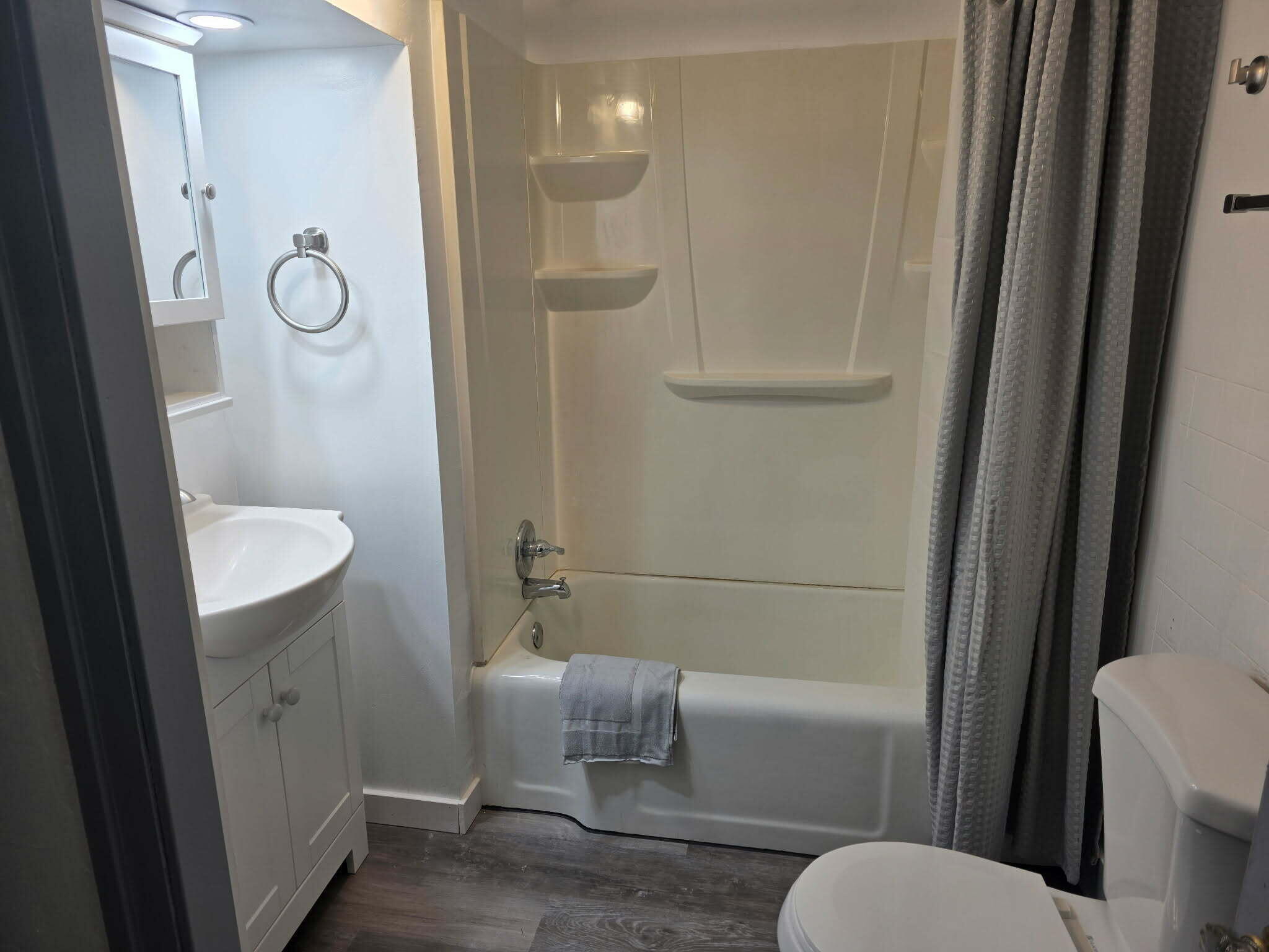 711 Ramsdell Street Manistee, MI 49660 - Photo 18 of 34 Full bath