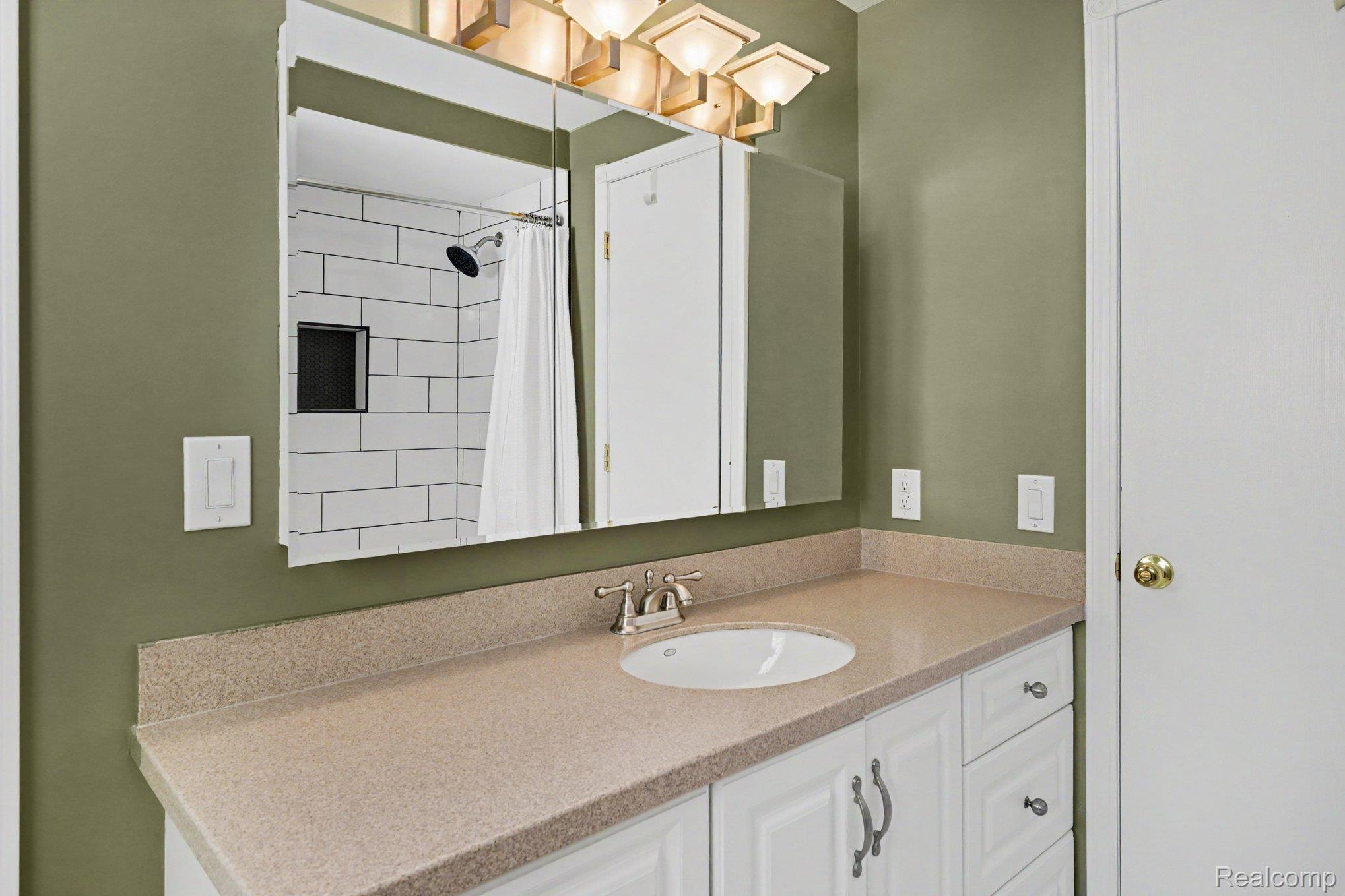 1683 Dancer Drive Rochester, MI 48307 - Photo 20 of 38 023_file_9736.jpg
