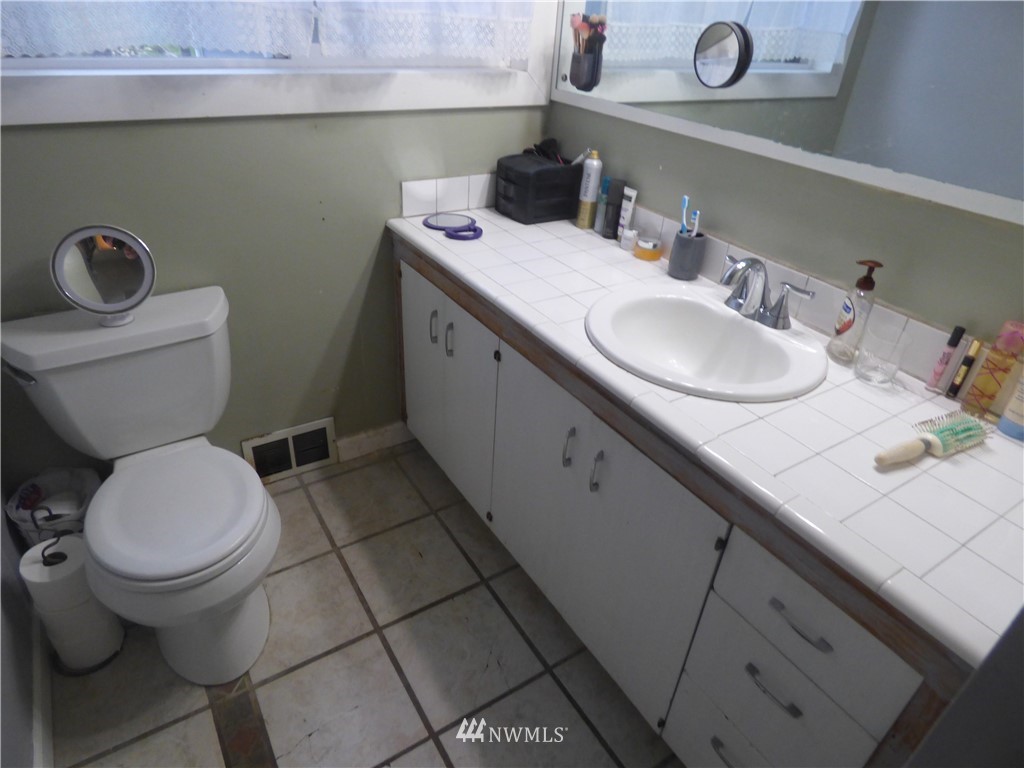 4215 Robin Road West University Place, WA 98466 - Photo 12 of 15 Gallery Image 12