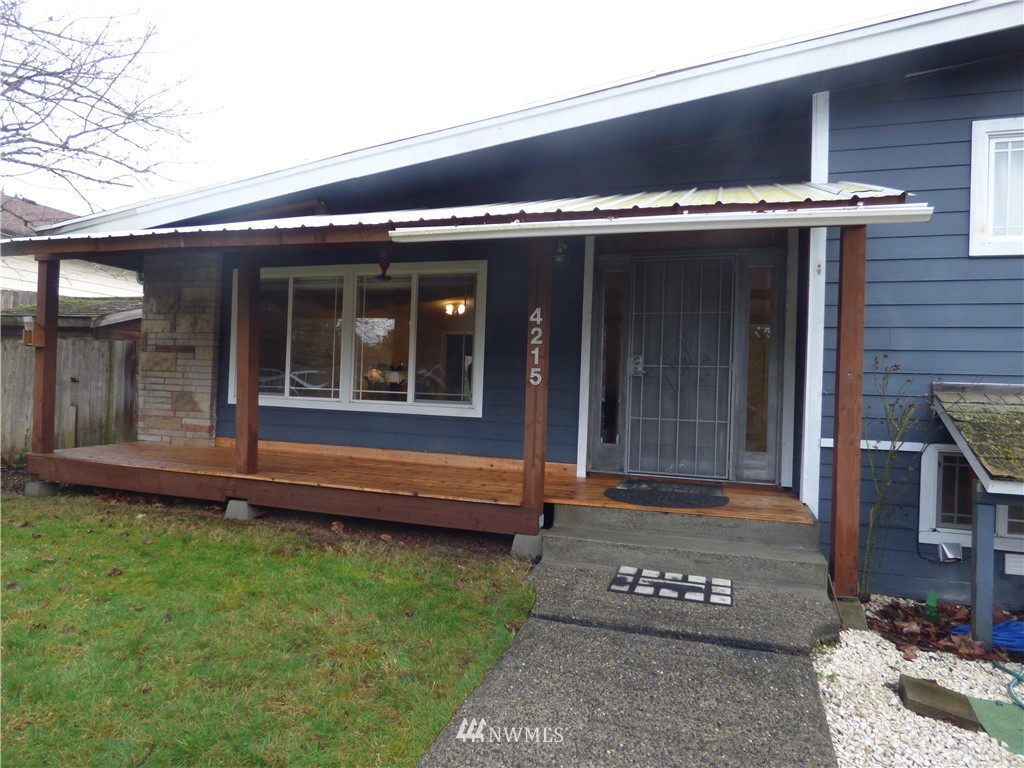 4215 Robin Road West University Place, WA 98466 - Photo 3 of 15 Gallery Image 3