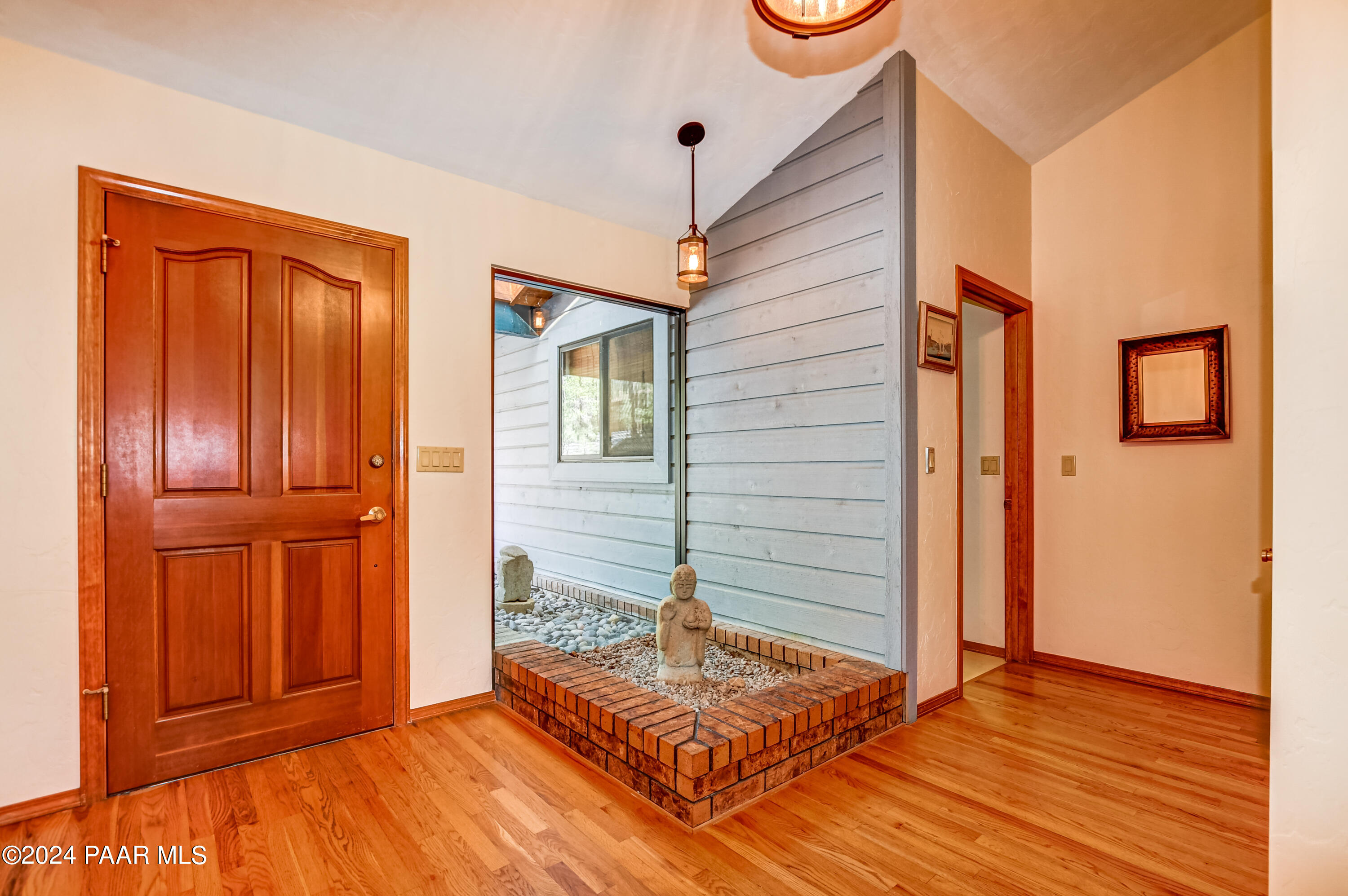 1815 Coyote Road Prescott, AZ 86303 - Photo 5 of 32 Foyer