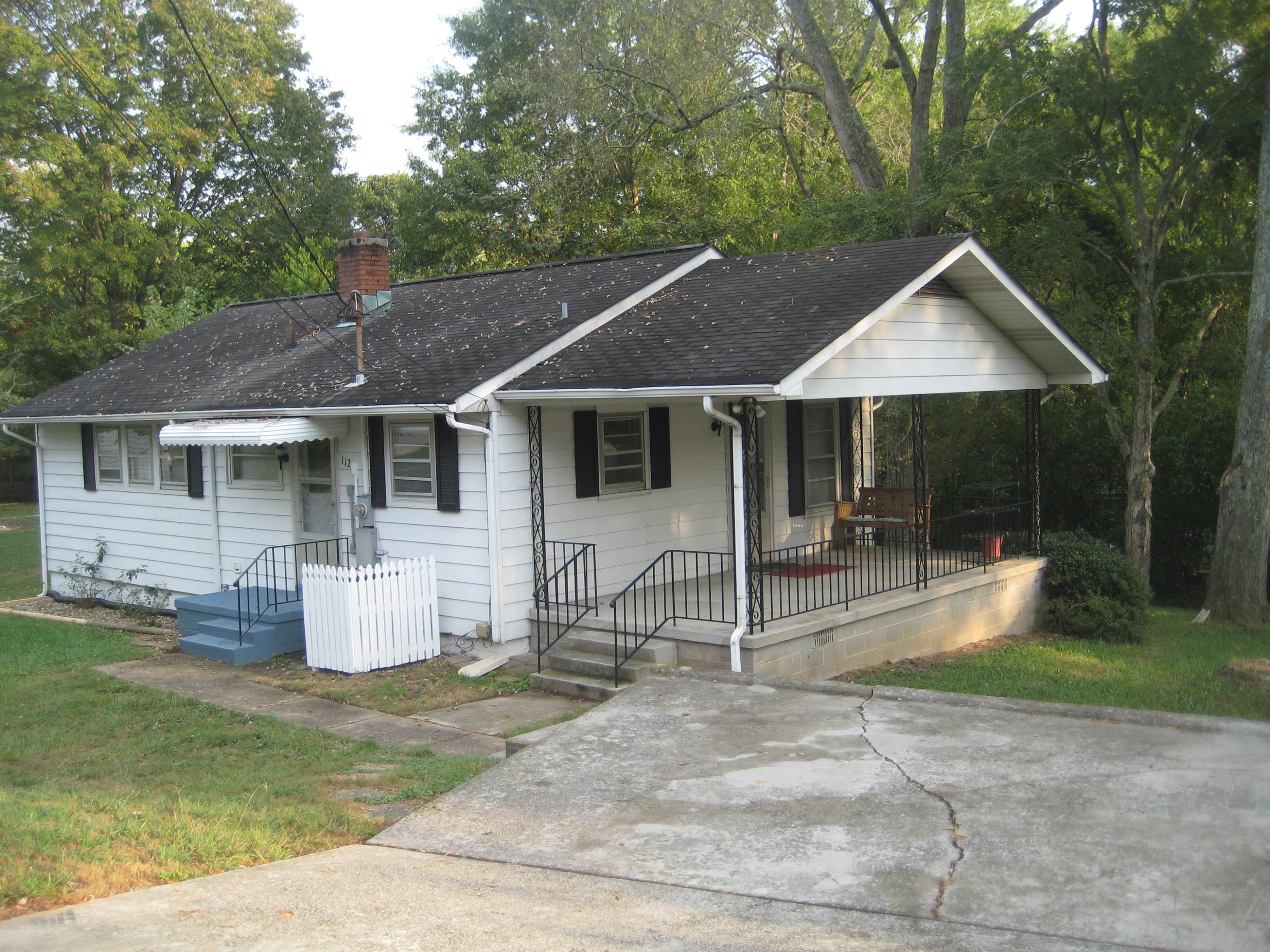 112 Pembroke Road Oak Ridge, TN 37830 - Photo 1 of 19 112 Pembroke Road 002