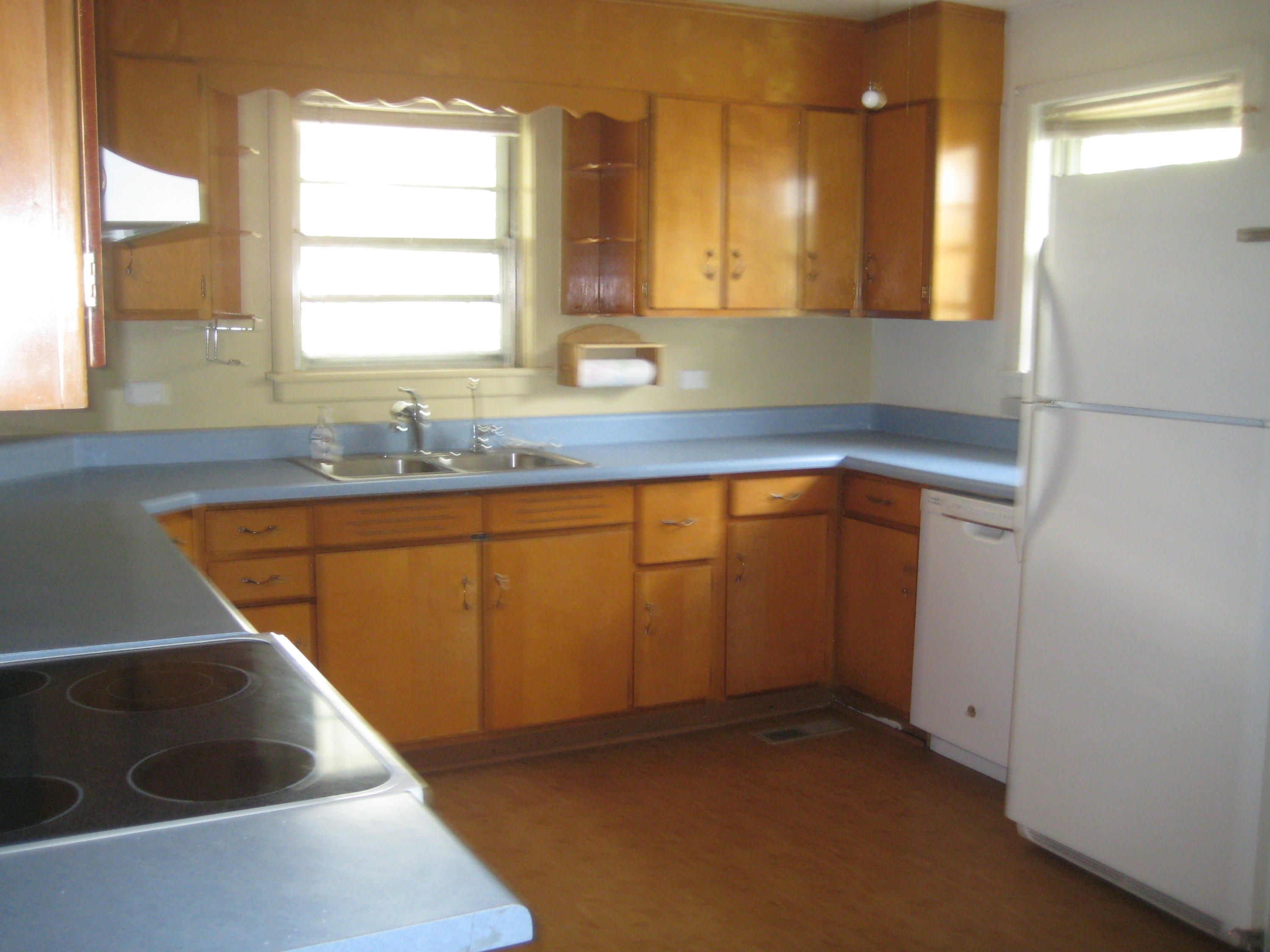 112 Pembroke Road Oak Ridge, TN 37830 - Photo 5 of 19 112 Pembroke Road 007