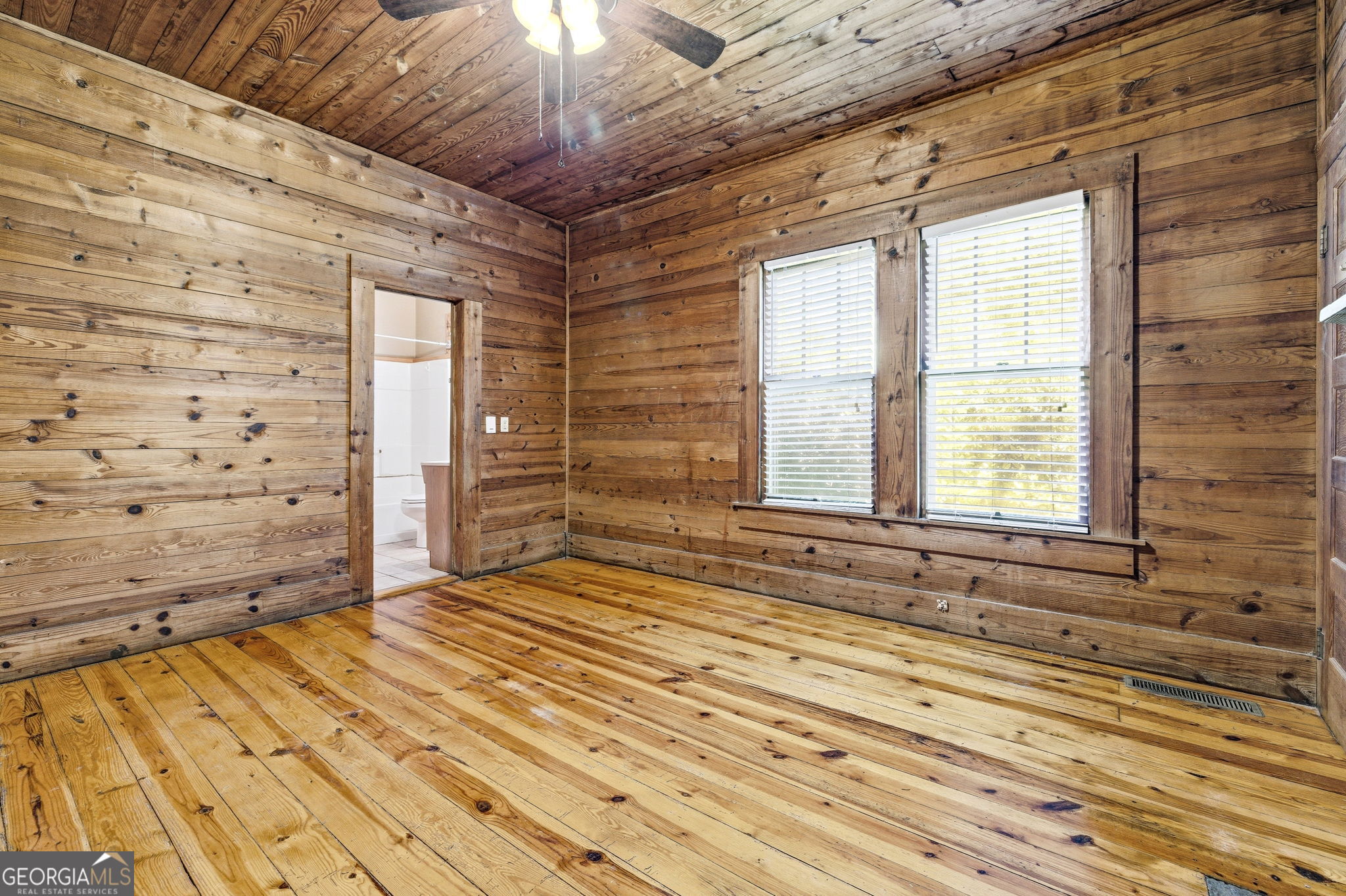 3213 Highway 326 Commerce, GA 30530 - Photo 13 of 40 a view of wooden door