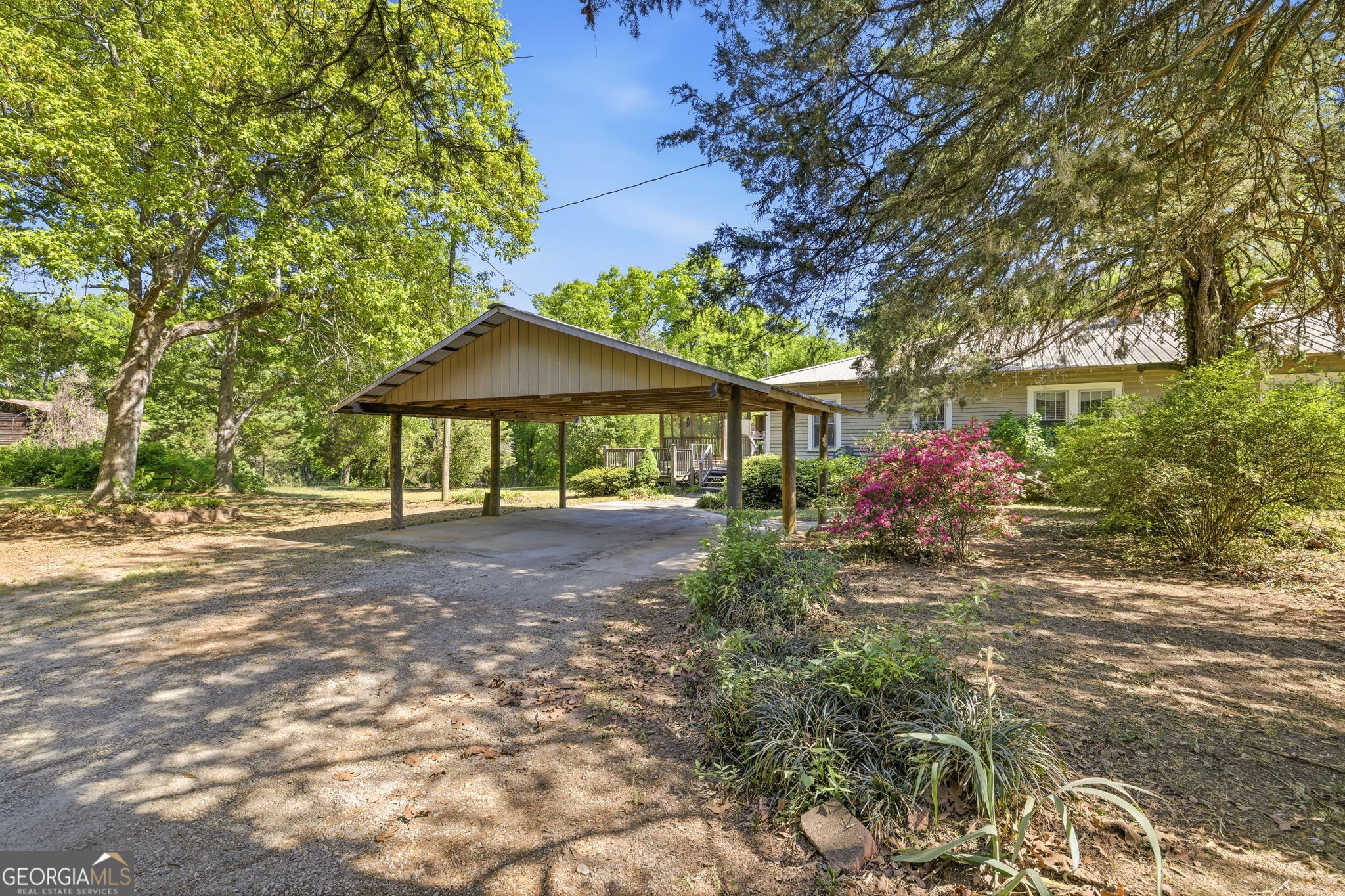 3213 Highway 326 Commerce, GA 30530 - Photo 29 of 40 a front view of a house with garden