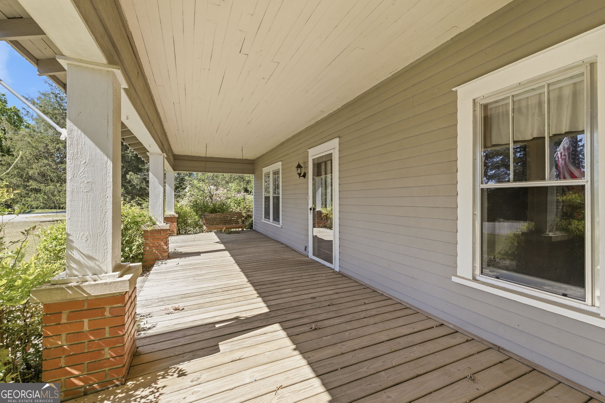 3213 Highway 326 Commerce, GA 30530 - Photo 4 of 40 a view of a house with entrance door