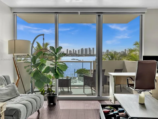 $3,300 | 1200 West Avenue, Unit 305, Miami Beach, FL 33139